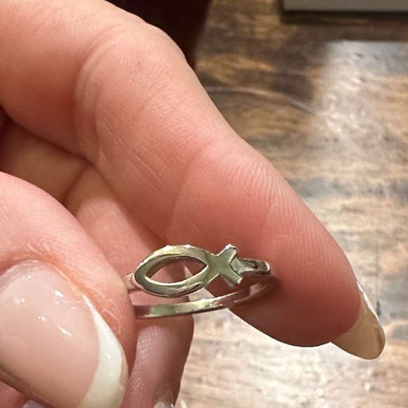 Source Unknown Silver Fish Design Ring - Picture 3 of 3